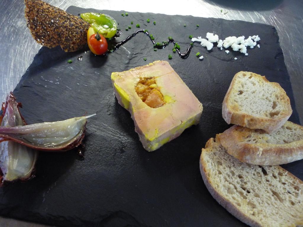 Logis Hotel Restaurant Planes Saillagouse Eksteriør billede